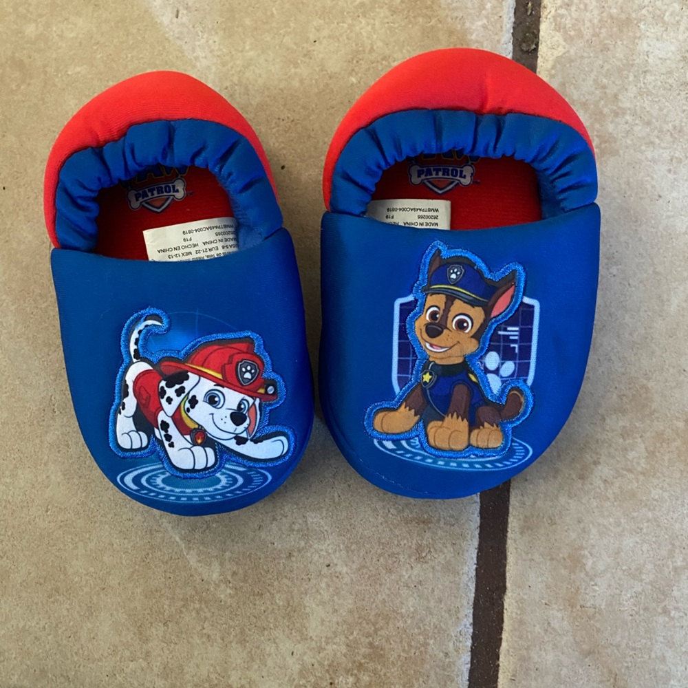 (T)Littler Boys Slippers Paw Patrol Size 5/6 Like Néw